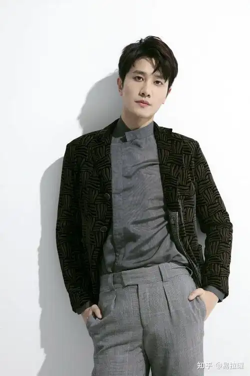 有没有彭冠英的高清手机壁纸,求分享? - 知乎