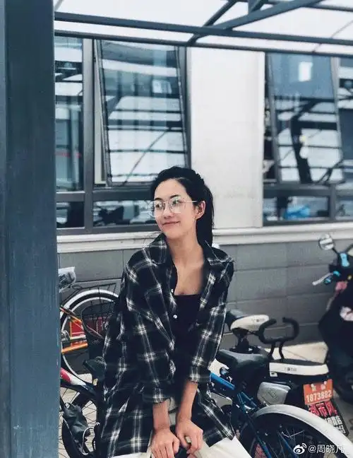 有人搬吗?张艺谋工作室推了一个新人女演员飞凡