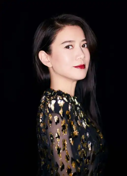 袁咏仪张智霖出席品牌活动 夫妻暖笑互动 状态惹人羡慕