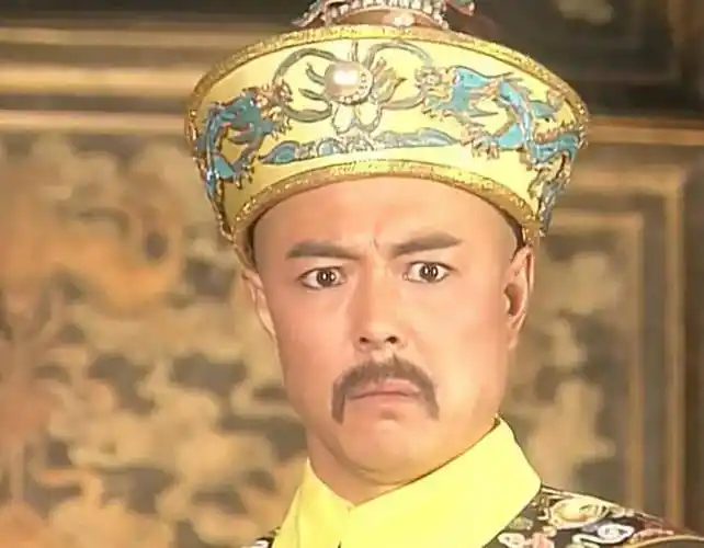 《还珠格格》皇阿玛张铁林近况曝光好沧桑,拥多段爱情被闹渣男_訾晓敏