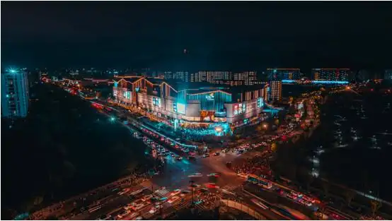 年12月,丁兰街道迎来山姆会员商店的开业,随后一条路上的西子丁兰广场