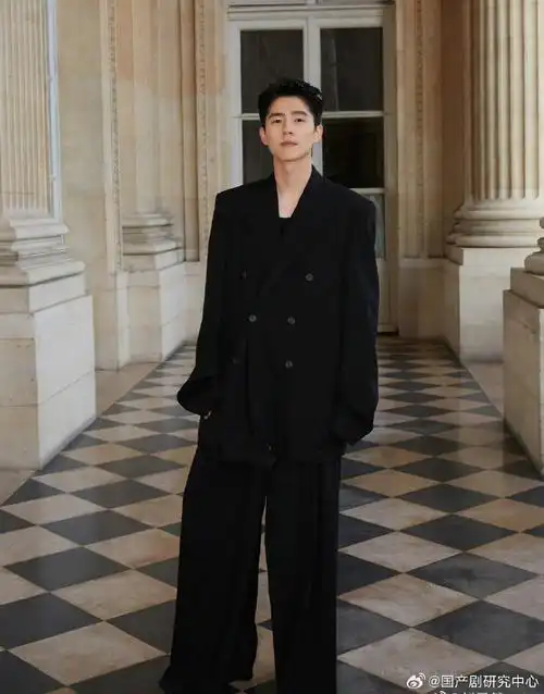 刘昊然的鞋是高跟鞋