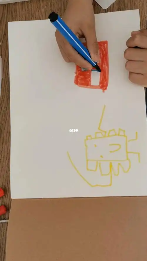 7岁小朋友画喜欢的玩具车擎天柱