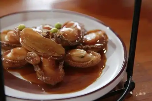 县长郑立敏走出会议室,化身"带货主播",走进筱埕镇定海湾山海运动小镇