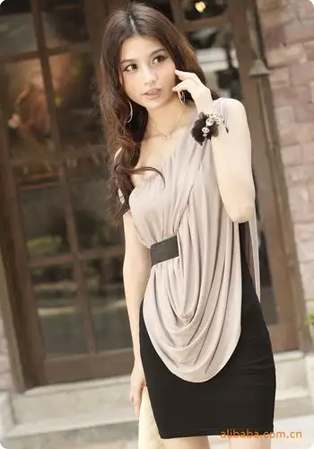 东方卫视主持人《倪琳》在百里挑一中,穿了我司的2-154西瓜红