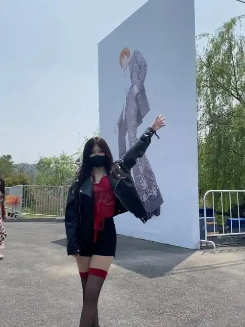 华晨宇超话#华晨宇2023火星炸街时装周#来凑个热闹成都见各位美女们!