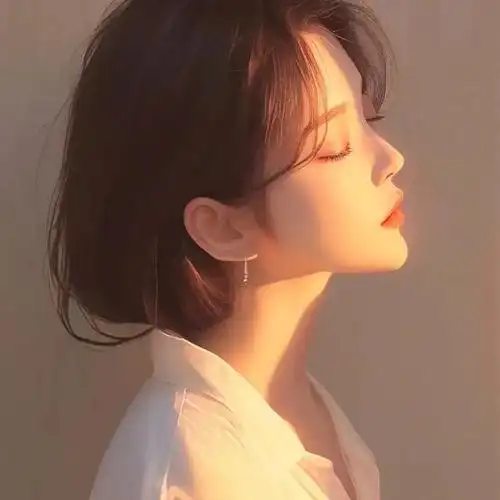 在无数的女生头像中,那些洋溢着阳光气息的头像,总能令人眼前一亮