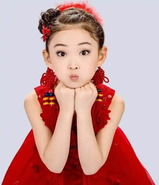 春晚小童星邓鸣璐