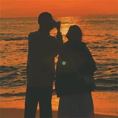 夕阳下的情侣头像背影图片 情侣真人背影头像图片合照