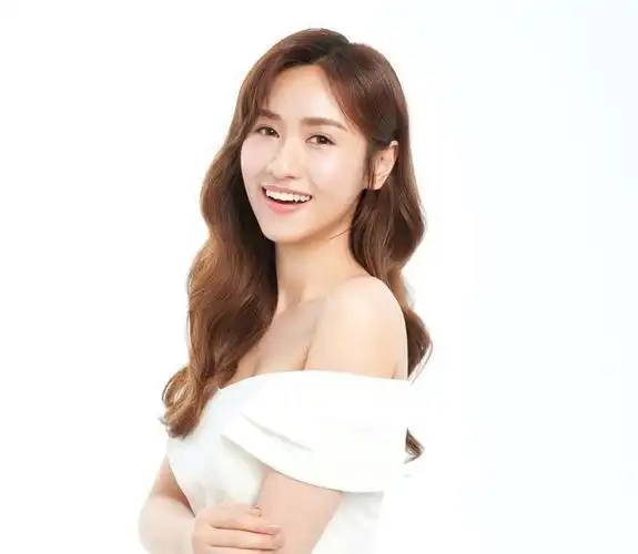 sandy吴姗儒代言照美到网赞:侯佩岑接班人 自曝每天必做3件事