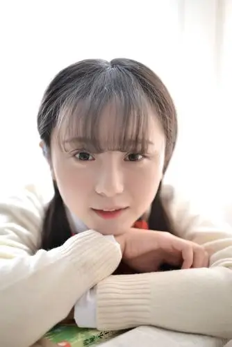 清纯校花女神楚楚动人制服写真图片