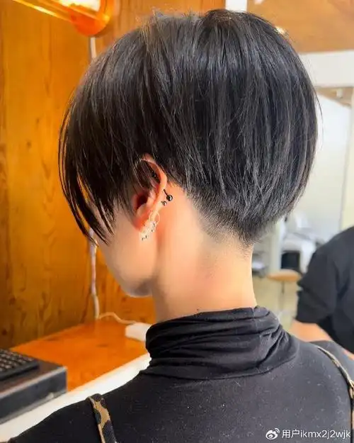 当下最火女发来了,两侧掏空推后脖短发,喜欢别错过|发型|短发|理发师