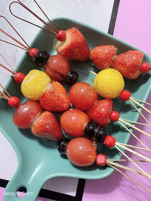 水果缤纷冰糖葫芦