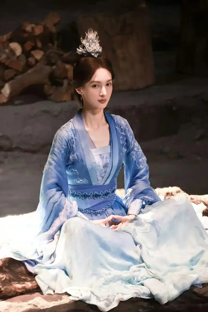 古装金晨,好好看啊!狠狠期待了啊!
cr