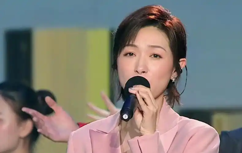张碧晨在综艺节目中唱歌_张碧晨 美国唱歌_张碧晨近期参加的节目
