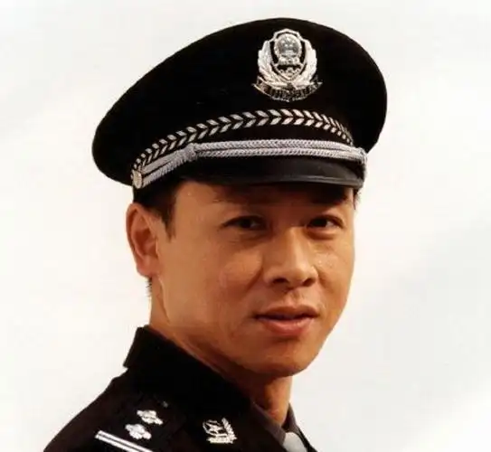 著名演员周小斌:心疼妻子当全职太太,钱都归她管,自己留千把块