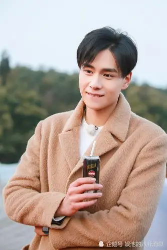 娱池的八卦消息 2020-09-18 15:59 赵樱子与胡一天曾合作过《绝代