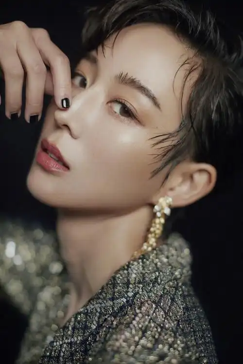 张钧甯连体衣短发酷美写真图片59