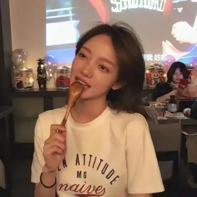 笑得很治愈的女生头像 00后阳光爱笑开朗女生头像图片