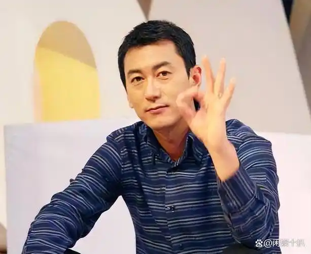 央视主播鲁健:妻子也是央视主播,结婚后生两胎一家四口其乐融融