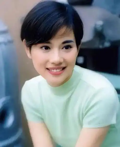 演员陈松伶,拍戏时遇见一个老公,和婆婆处成闺蜜