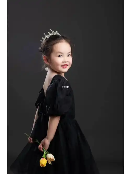 5岁女宝,两种感觉#宝宝照  #宝宝百天照  #宝宝周岁照  #宝宝写真