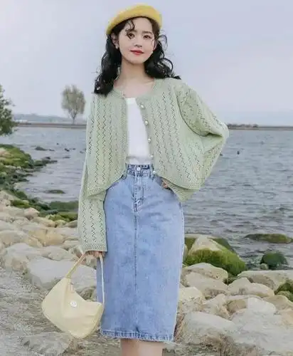 初夏,穿一件"针织开衫"刚好,3个挑选思路,4种实用穿法送你