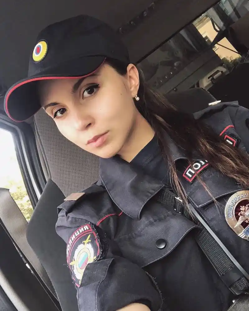 俄罗斯女警察特别漂亮而成为网红,网友们称:俄罗斯最美的女警察