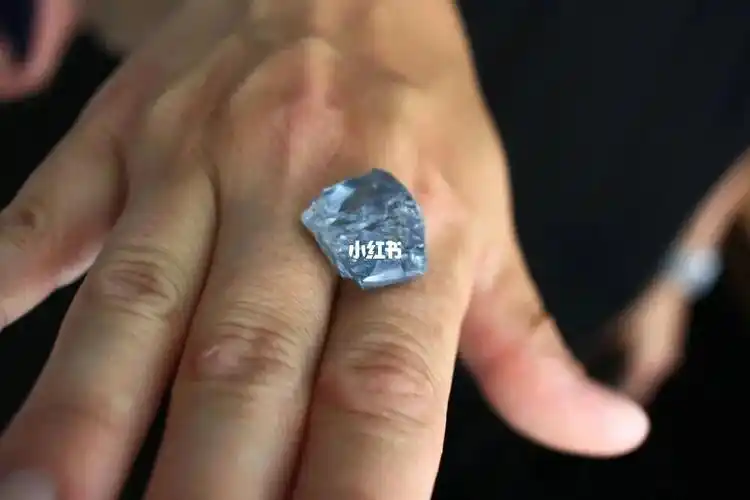 蓝钻原石_钻石_宝石_库里_戴·比尔斯怎么样_高达_diamond_蓝钻_时尚