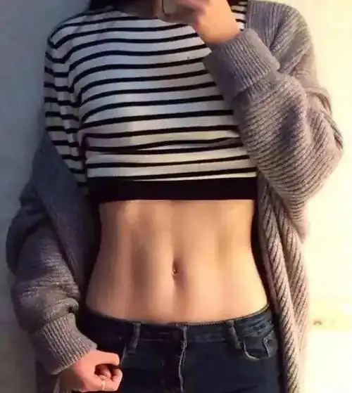 女孩拥有马甲线才是真的美女生拥有马甲线