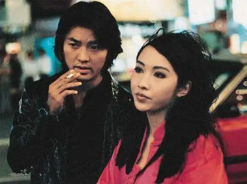 古惑仔电影中 有一集是陈浩南混的很落魄,后来山鸡开着奔驰带了很多