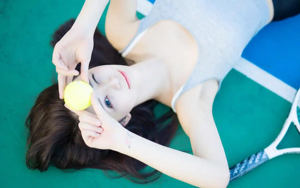 性感美女吊带背心运动写真高清图片壁纸