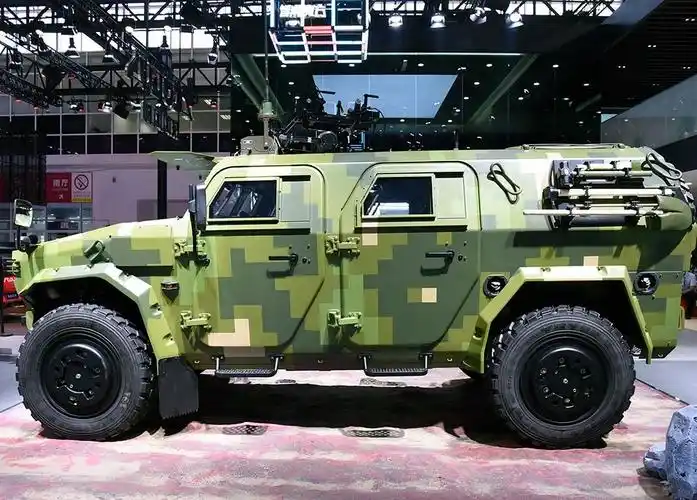 图 三代猛士的外观看上去在粗犷中多了些精致,造型也有了更多的细节