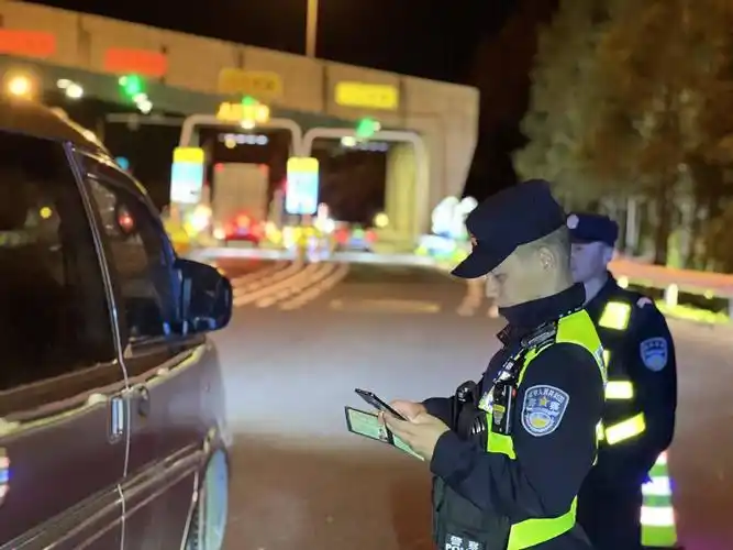 民警在执勤工作中. 上海市公安局 供图