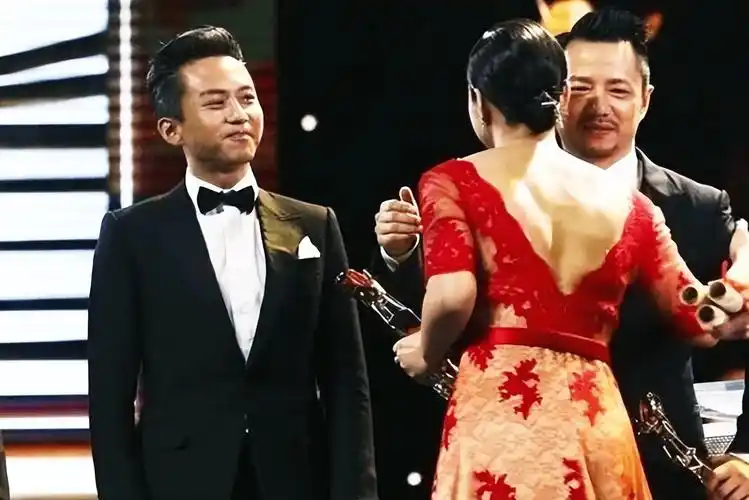 郝蕾又惹"争议"了,可事实上,她已走上了女演员的另一条大路_邓超_颁奖