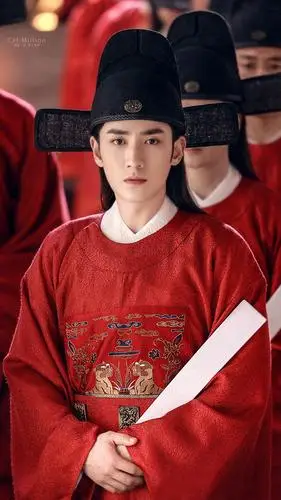 朱一龙官服对比猜一猜谁是文臣谁是武将