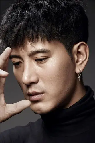 蒲巴甲深情大片曝光 演绎含情脉脉鲜肉硬汉