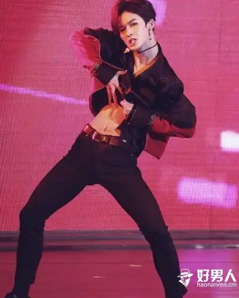 顶胯动作你服谁?陈立农反差大,朱正廷性感妖娆,蔡徐坤最撩人