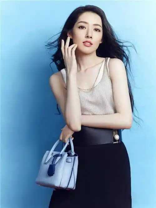 郭碧婷"披肩发杀",颜值与气质并存,网友:这是要靠脸吃饭啊!