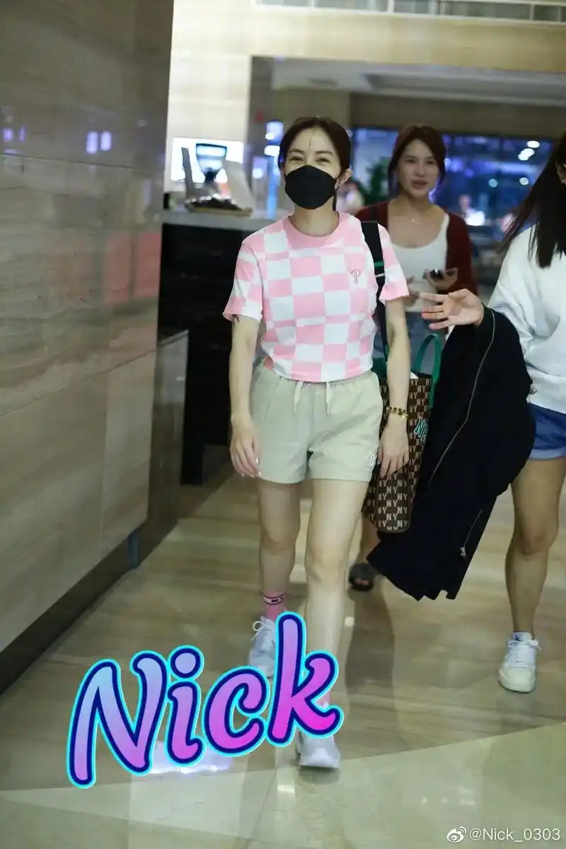 徐怀钰 #乘风2023 #浪姐4 三公彩排下班路透!yuk - 抖音