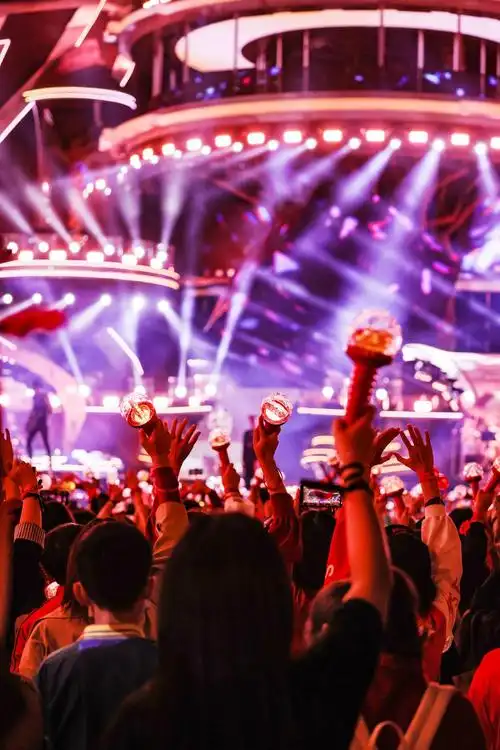 华晨宇9周年音乐会舞台定格照,华晨宇的音乐会