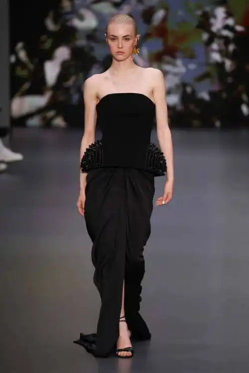 黑色婚纱如黑天鹅一般引人注目 | 不千篇一律的婚纱之美 sabel