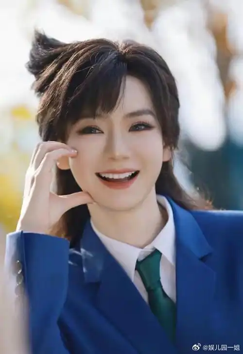 戚薇cos毛利兰#戚薇又回到女子推理社啦!