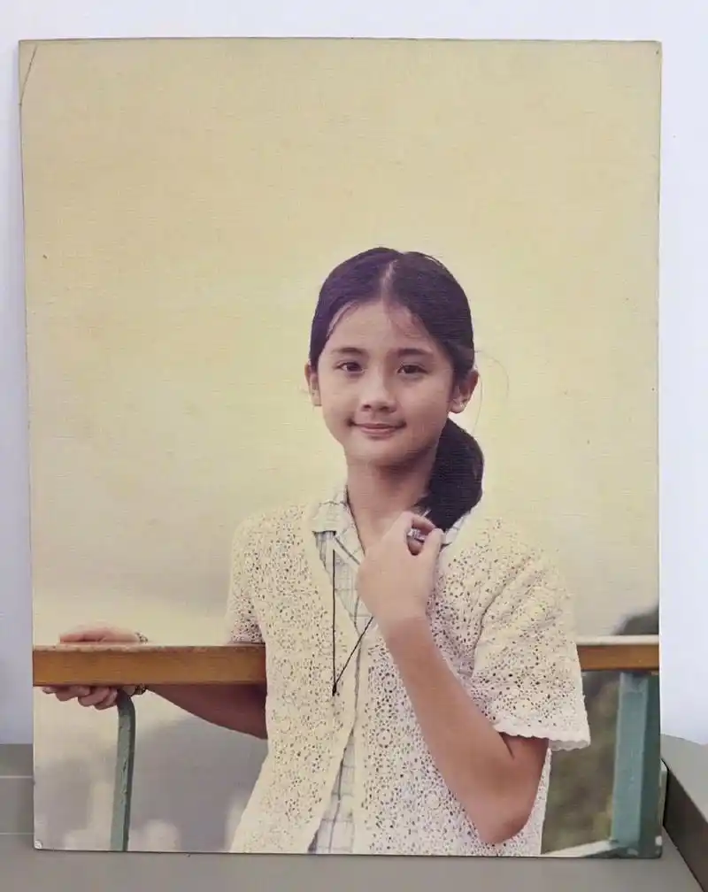 蔡卓妍晒小时候的照片,原来她小时候这么可爱.
