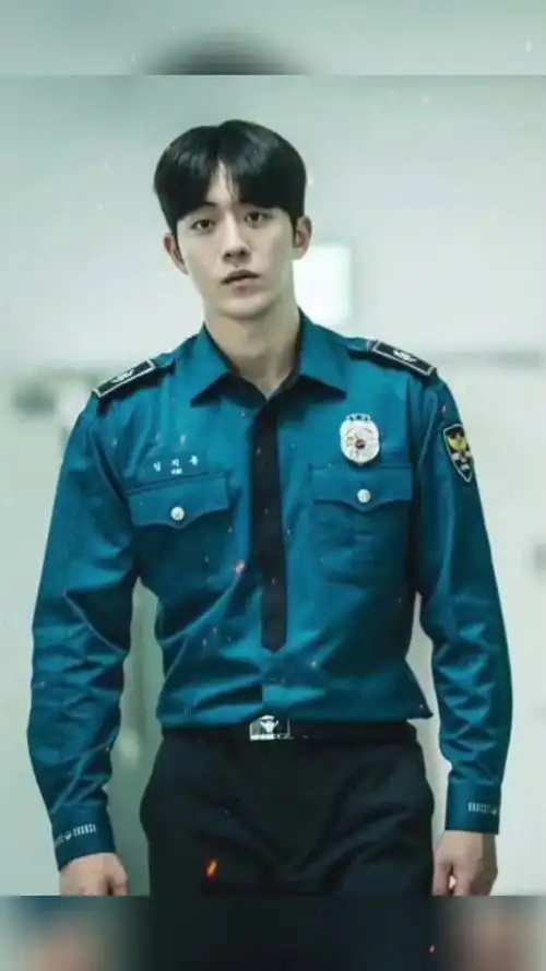 南柱赫新剧剧照_这肩宽!啊啊啊我的警察男友!