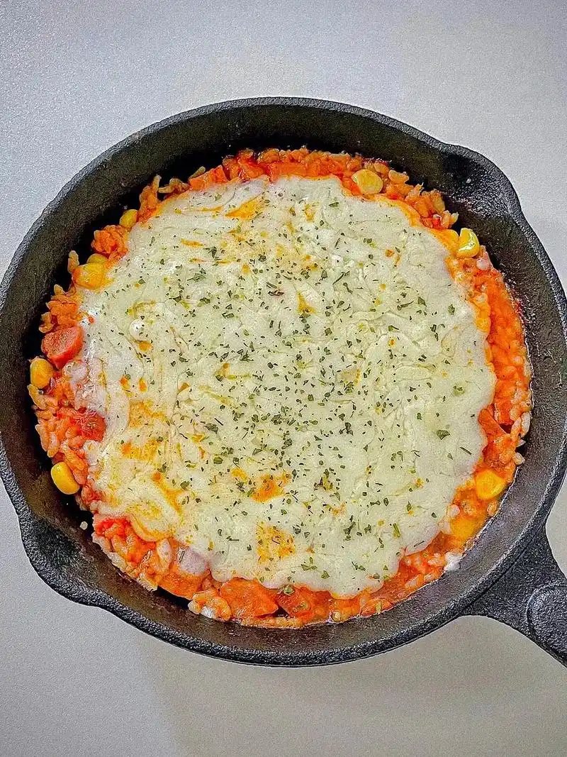 今天分享一款巨好吃的番茄芝士焗饭,真的绝了,超长拉丝,做法简 - 抖音