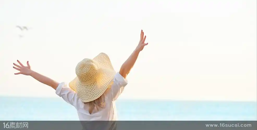 高清人物图片 关键词:美女背影张开手臂金发美女女性放松海报背景海报