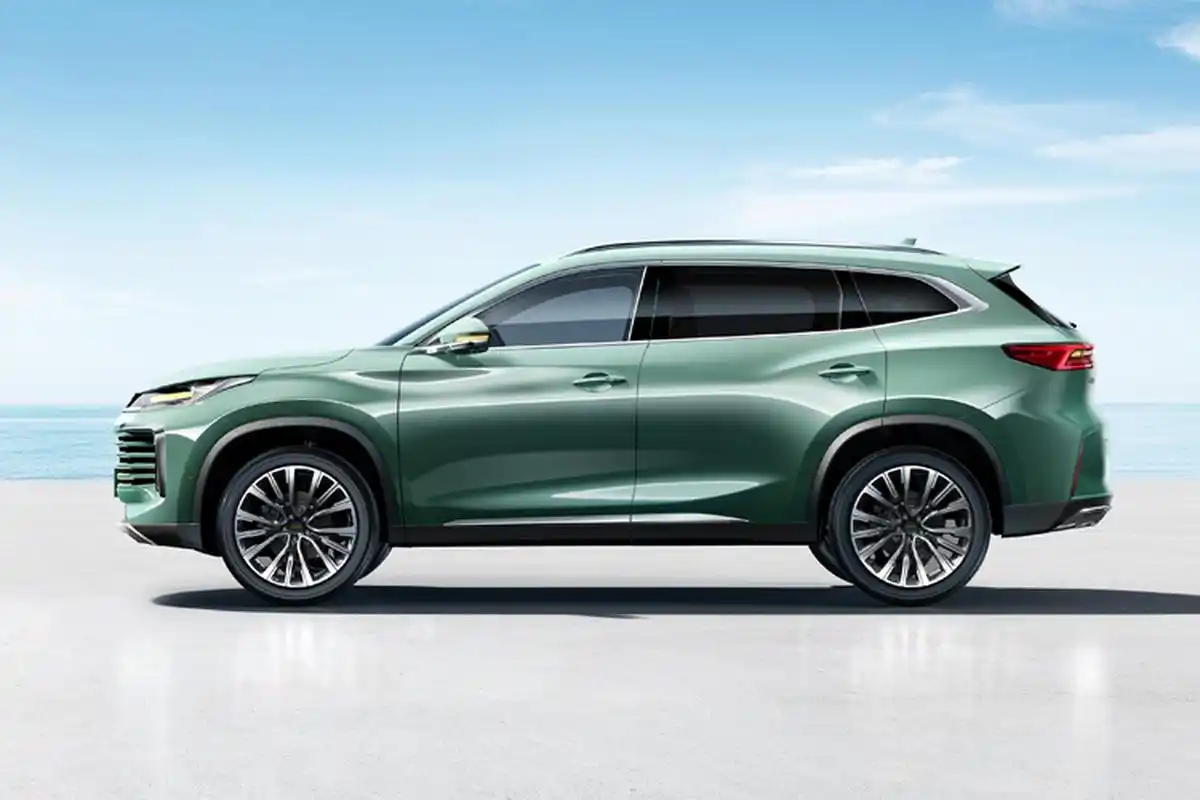 新款凌云今日正式上市,新车内饰变化较大,同时动力系统也有所升级.该