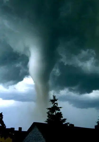 盐城龙卷风 盐城特大龙卷风