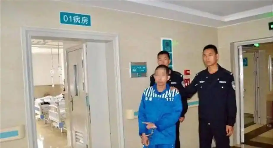 2007年,男子举报同村恶霸,却被砍掉双手报复,最终结果如何?